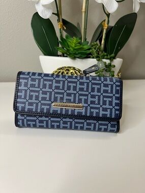 Tommy Hilfiger Navy and Light Blue Logo-Print Continental Wallet